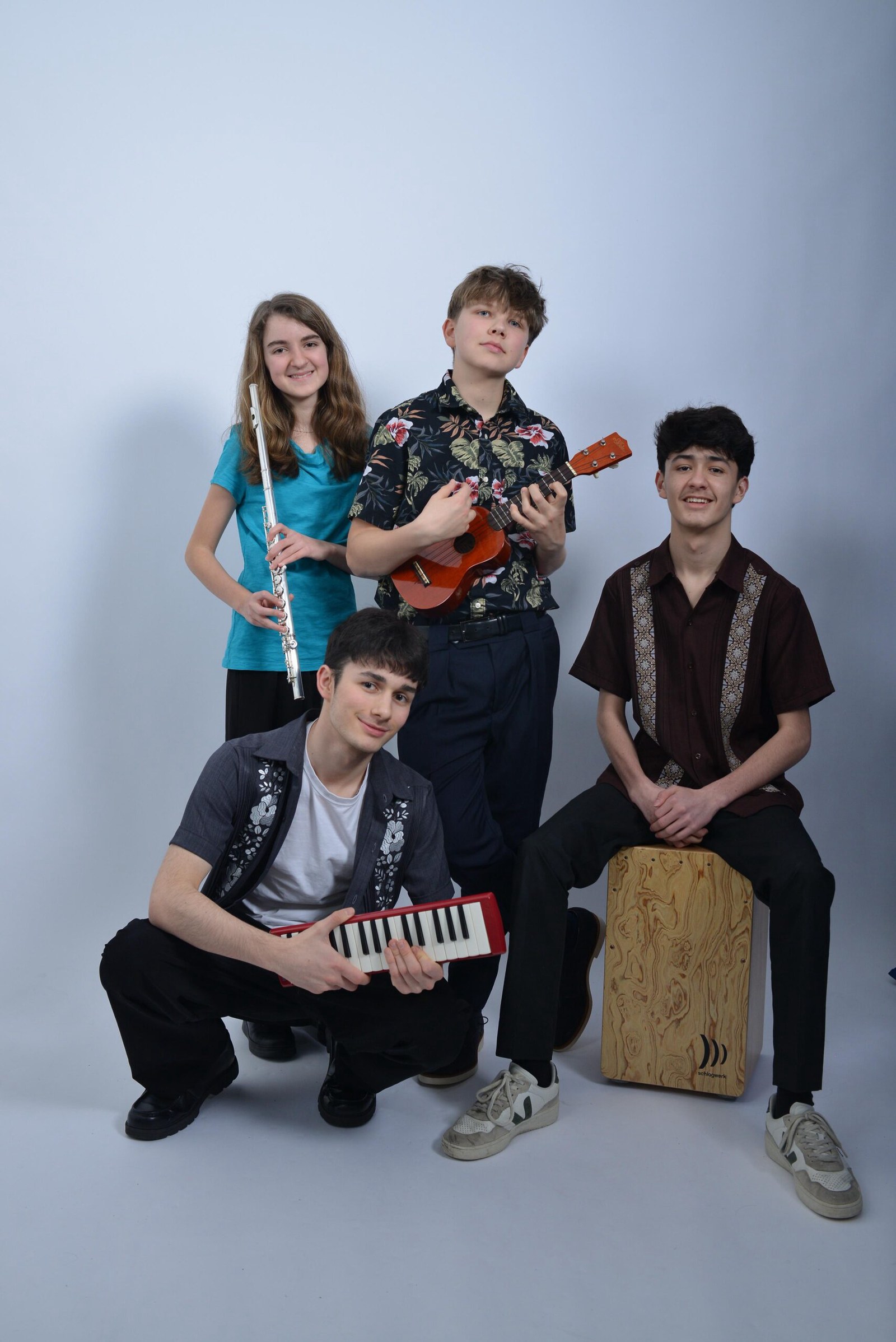 Les quatre musiciens du groupe Tasty Mango avec leurs instruments